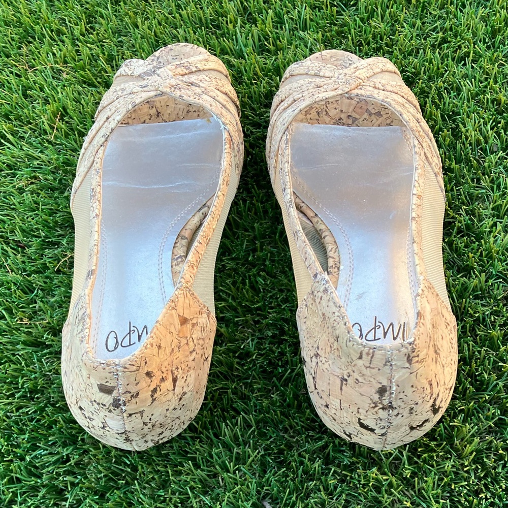 Impo cork and mesh peep-toe wedge heels, natural beige, size 7.5 - Picture 5 of 10